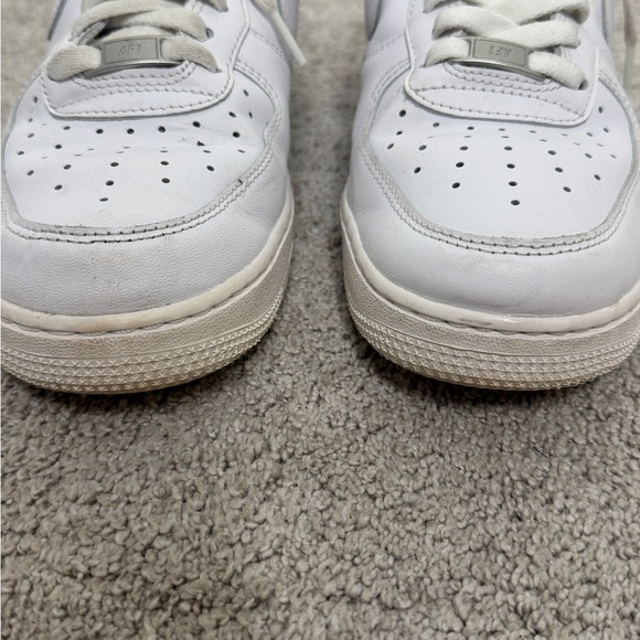 Nike Air Force One White Classic Sneakers with Leather Upper - Picture 4 of 10